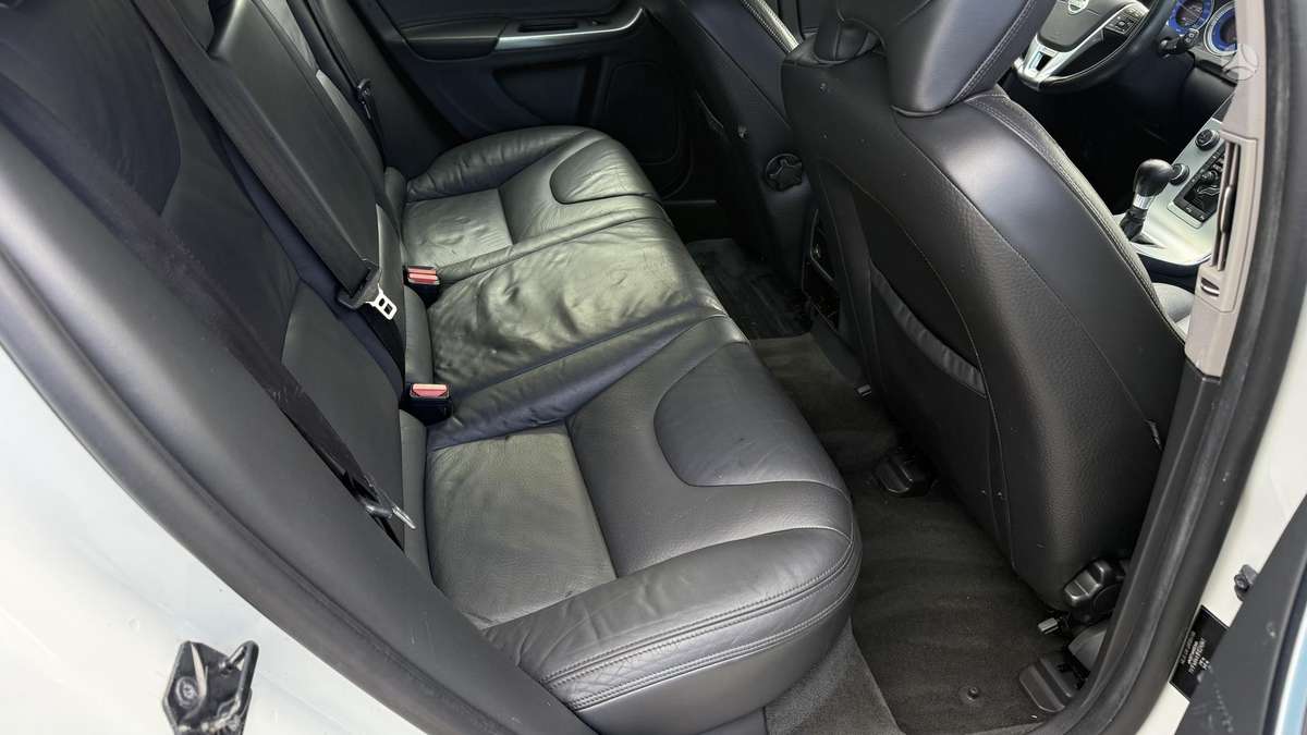 Volvo V60 2011 — photo 20