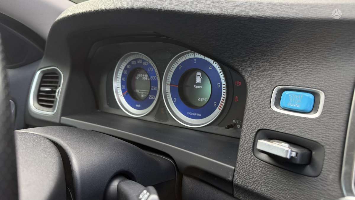 Volvo V60 2011 — photo 22