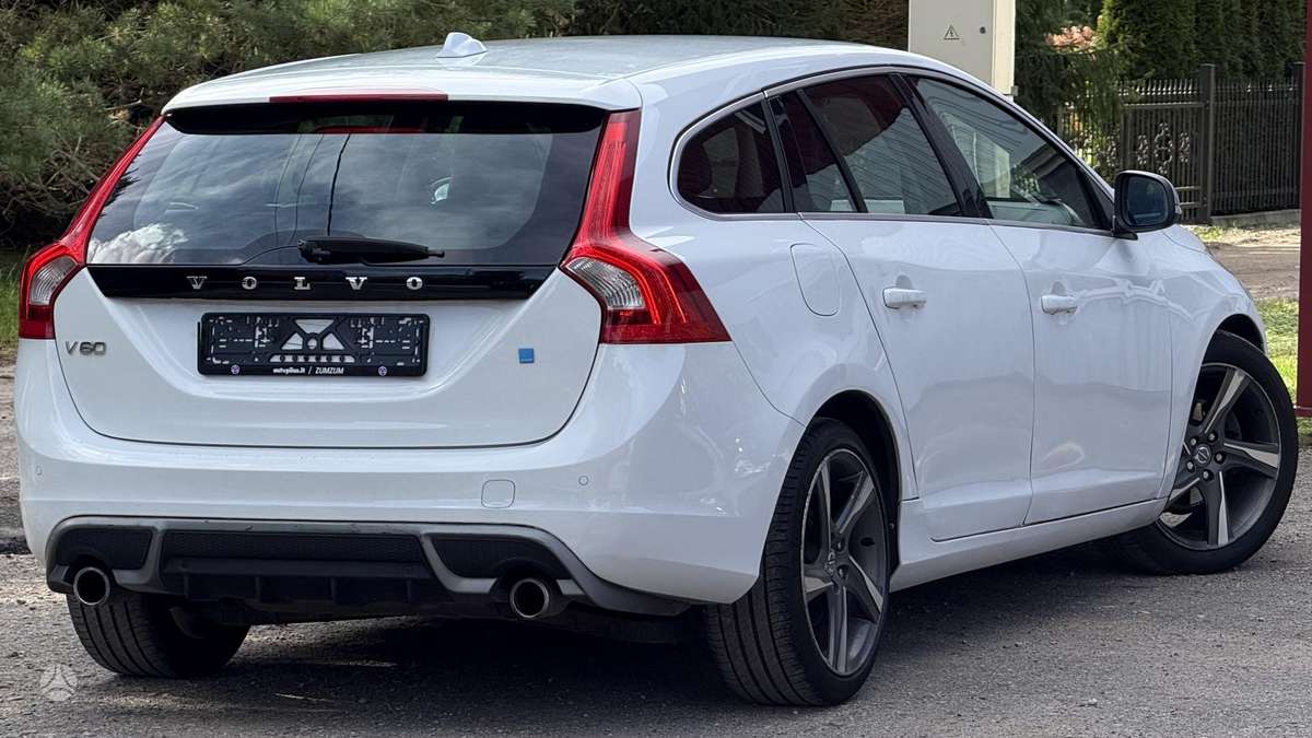 Volvo V60 2011 — engine 1560 cm³, 114 HP (84kW)