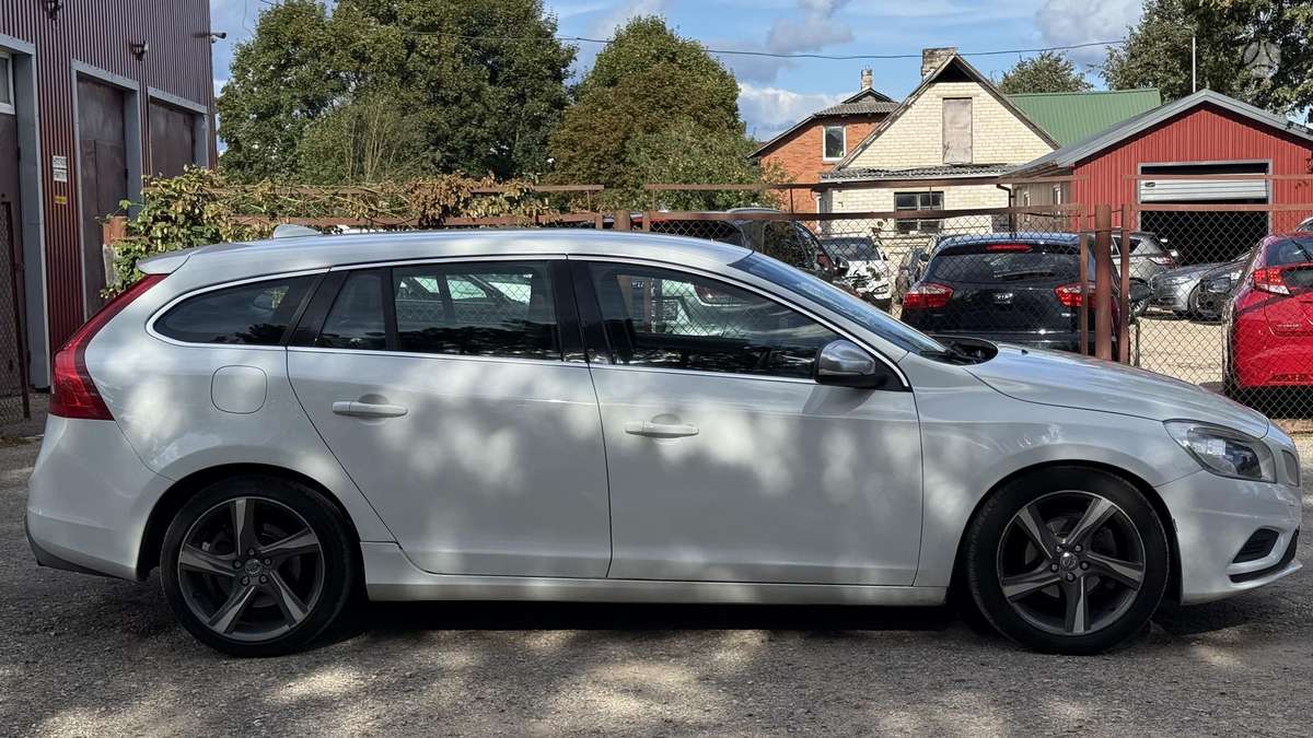 Volvo V60 2011 — photo 7