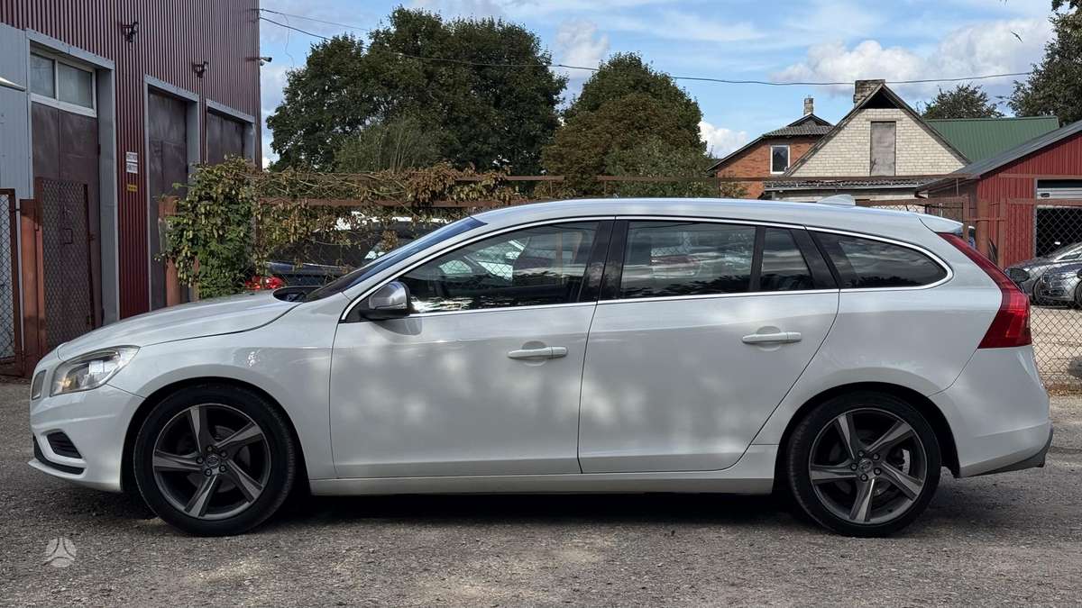 Volvo V60 2011 — photo 8
