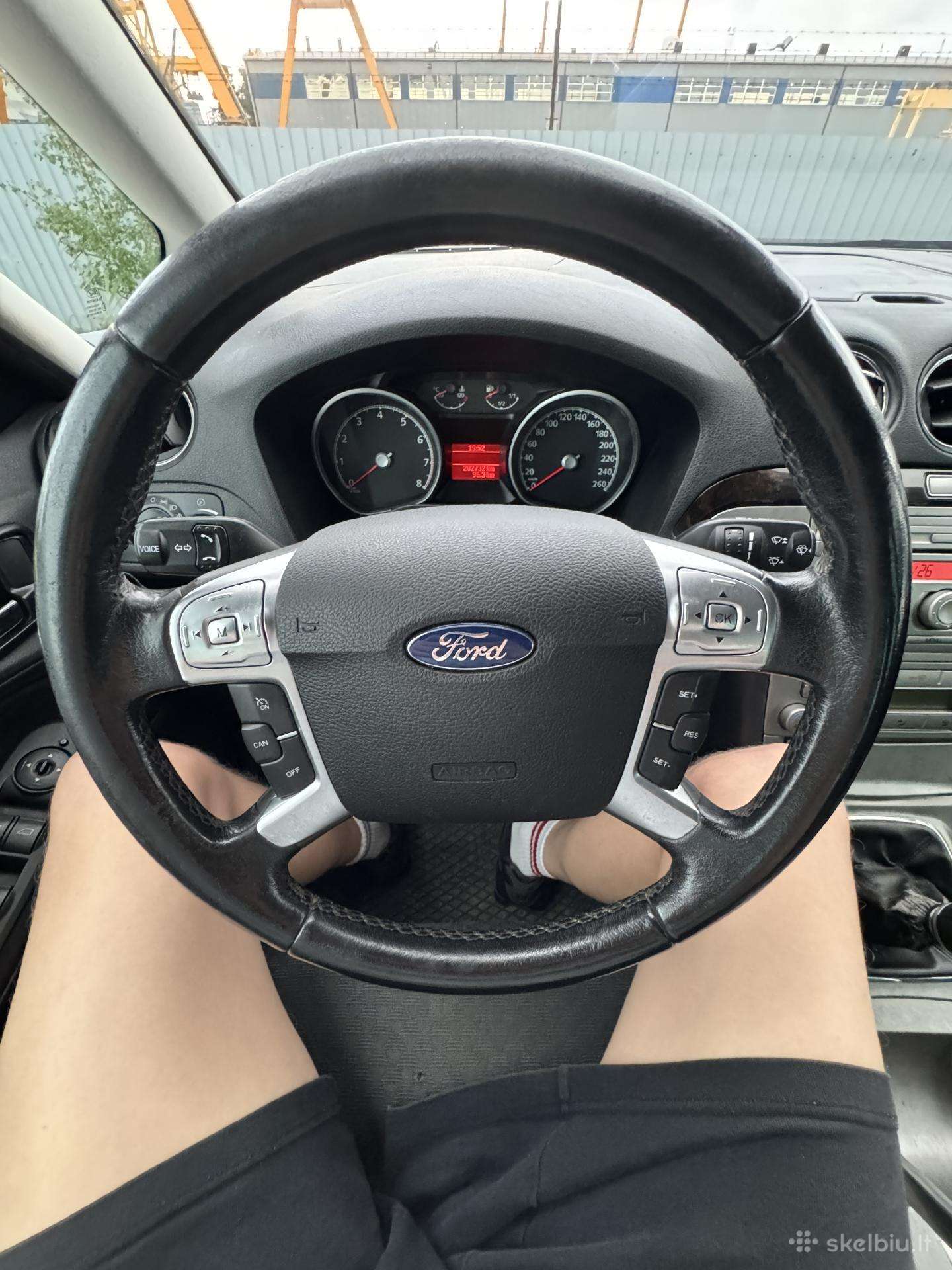 Ford Galaxy 2006 — вигляд ззаду
