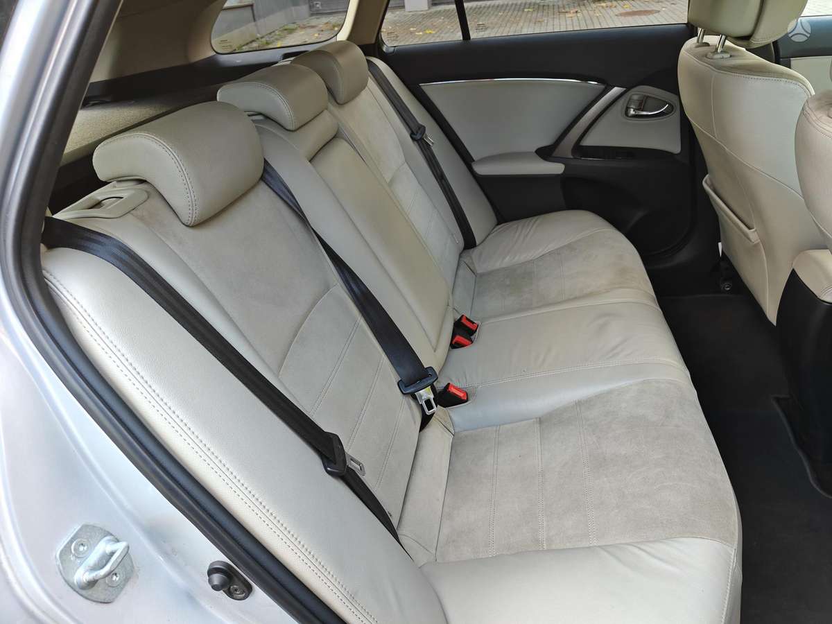 Toyota Avensis 2012 — photo 12