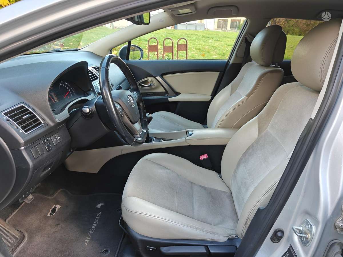 Toyota Avensis 2012 — photo 13