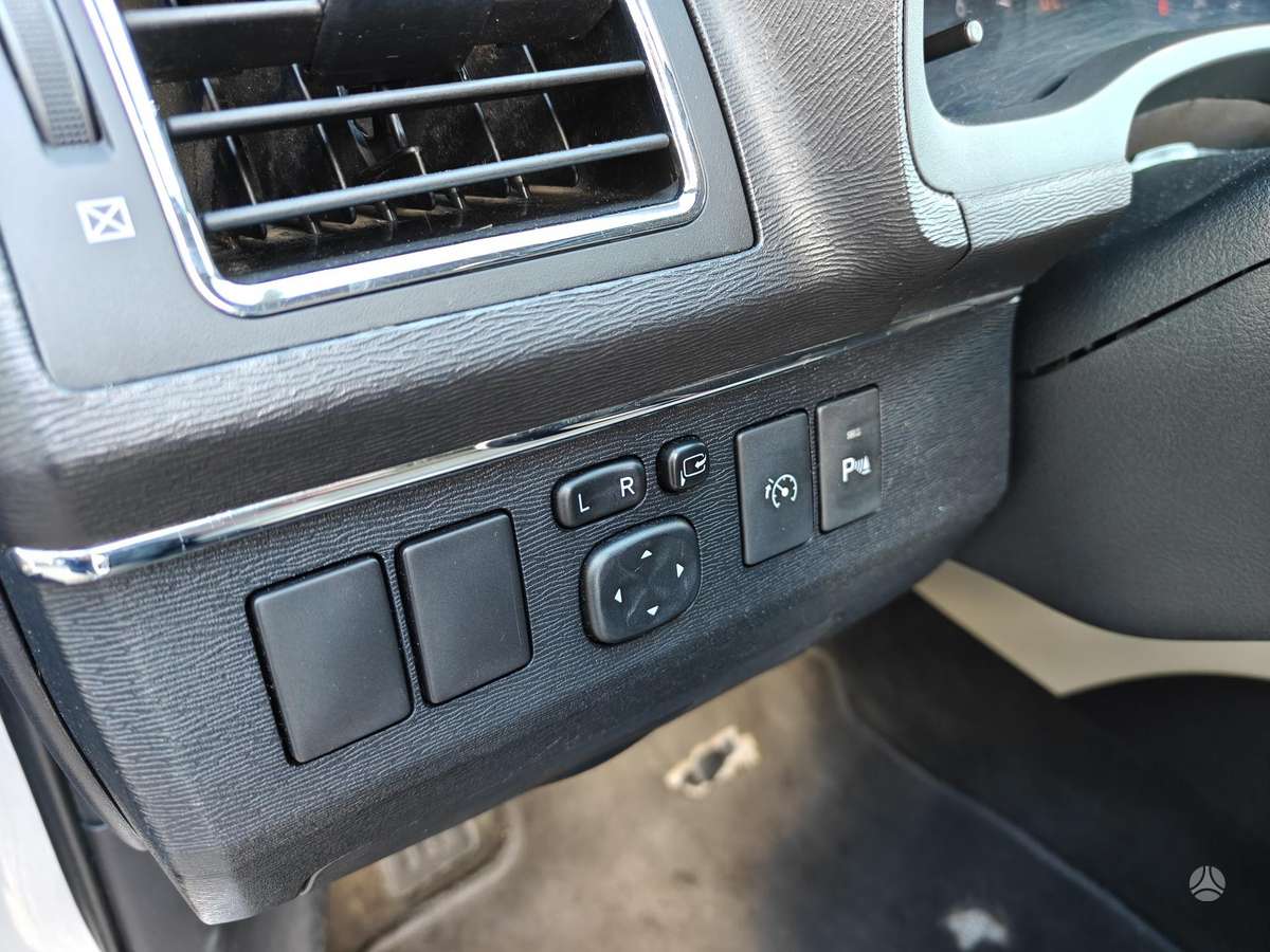 Toyota Avensis 2012 — photo 22