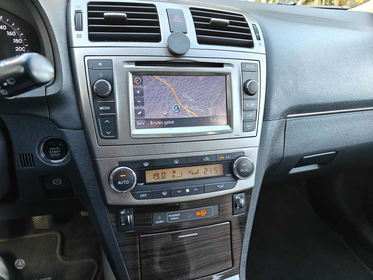 Toyota Avensis 2012 — photo 23
