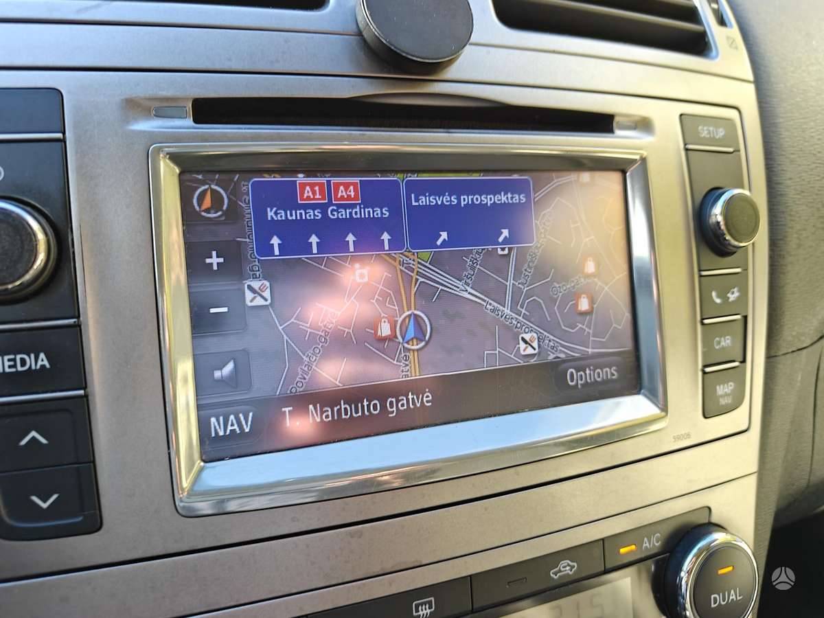 Toyota Avensis 2012 — photo 28