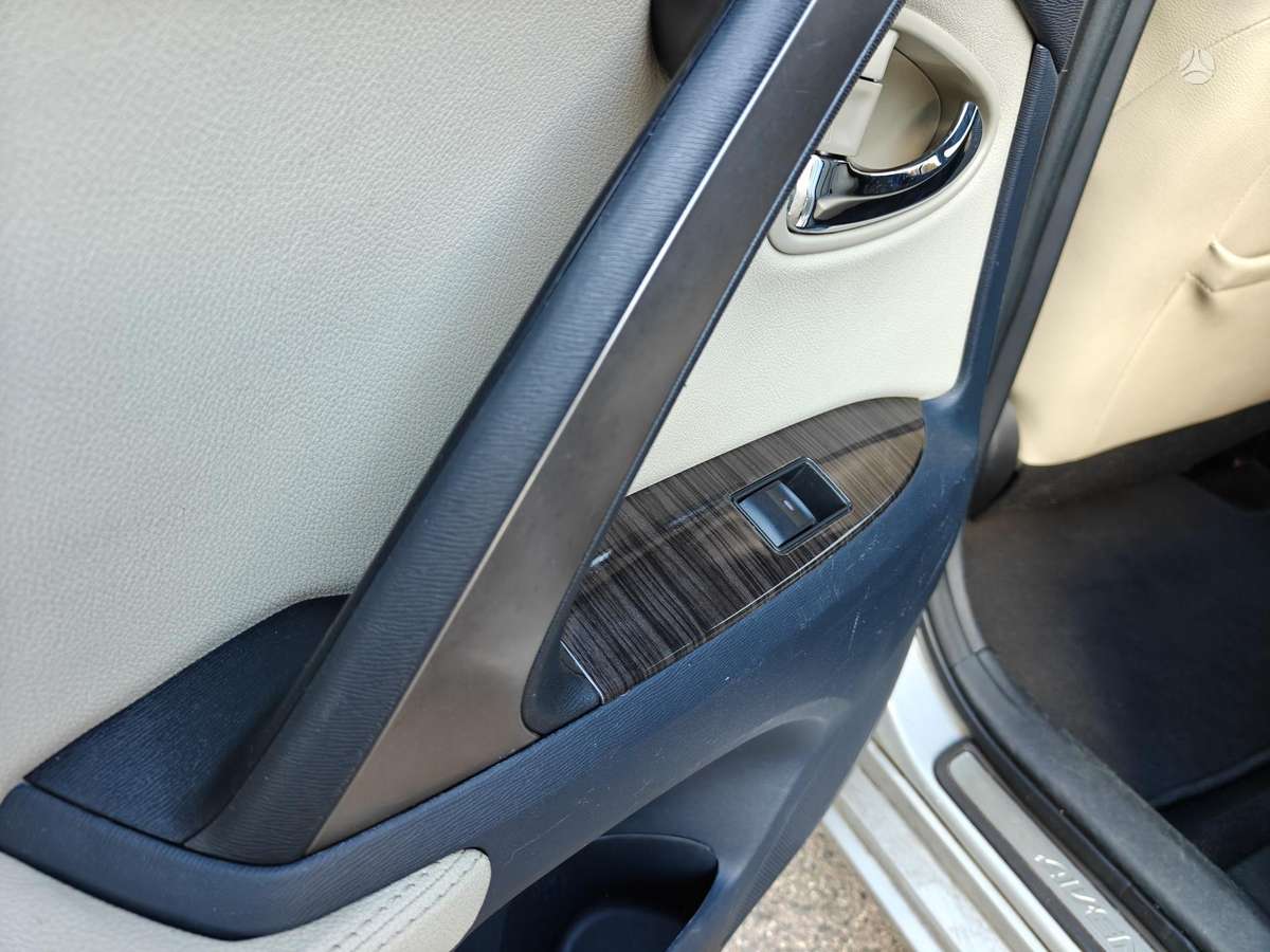 Toyota Avensis 2012 — photo 29