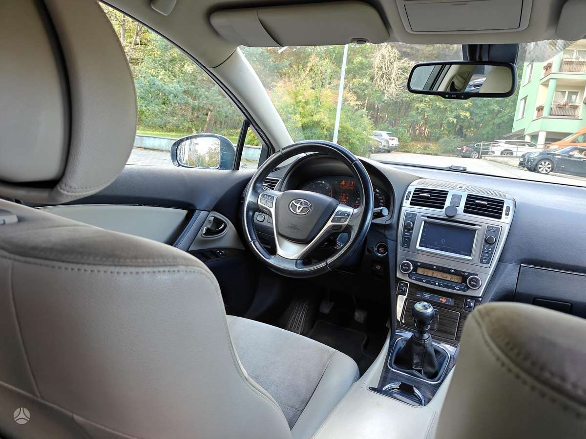 Toyota Avensis 2012 — photo 9