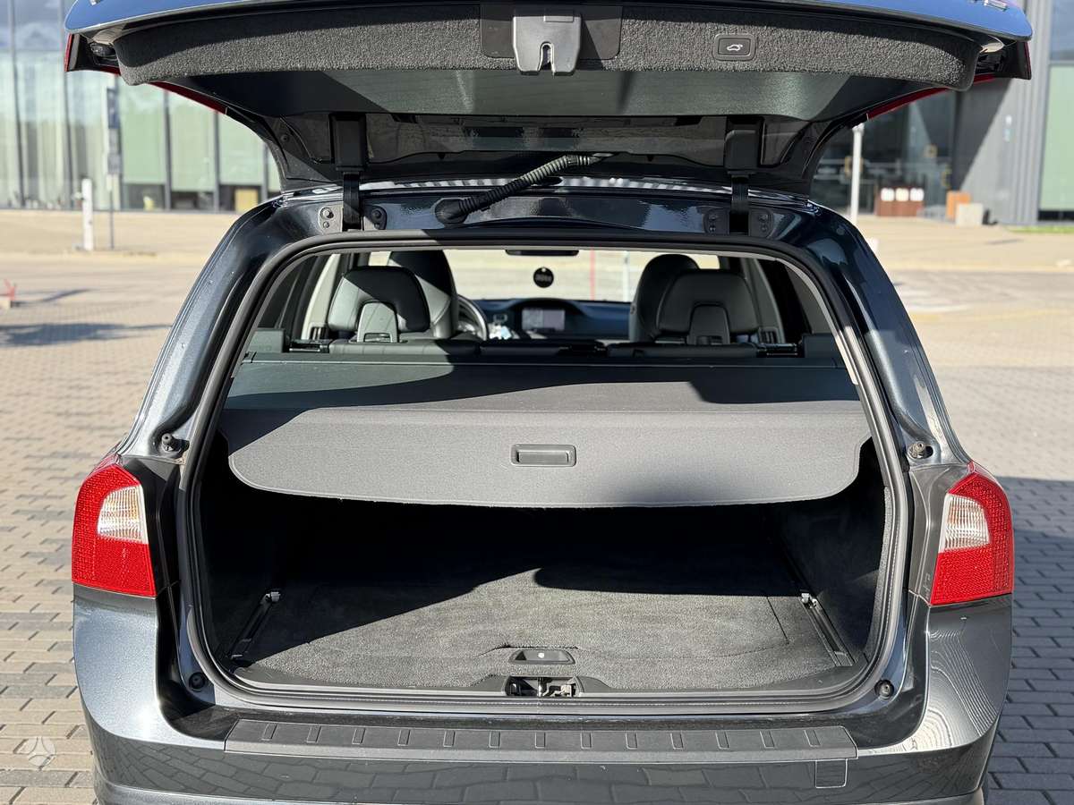 Volvo V70 2012 — photo 10