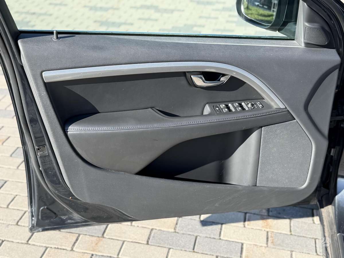 Volvo V70 2012 — photo 11
