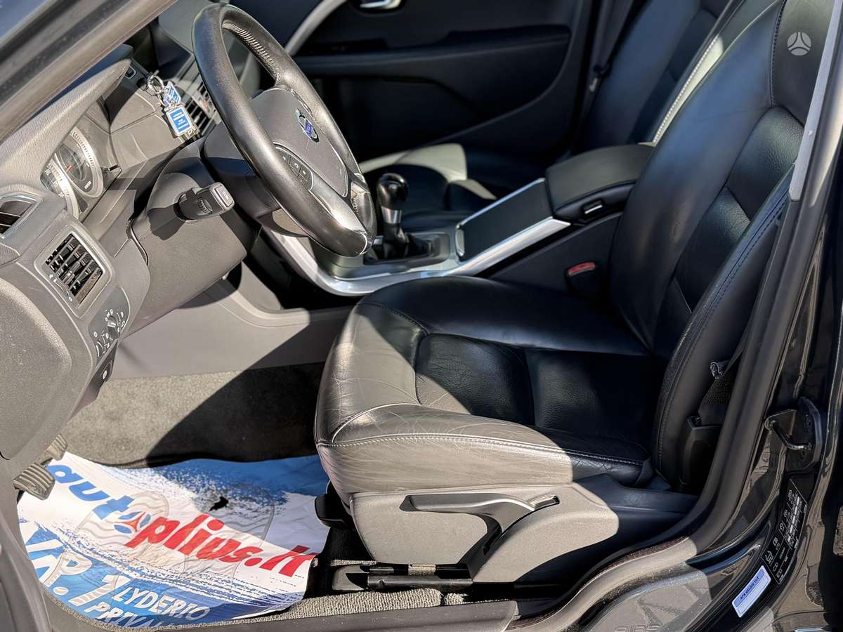Volvo V70 2012 — photo 12