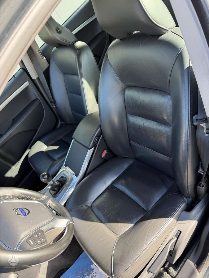 Volvo V70 2012 — photo 13