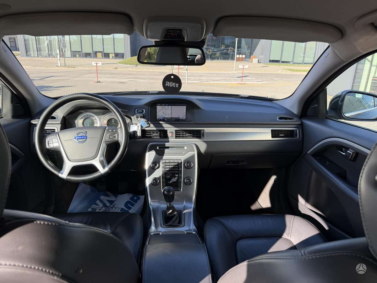 Volvo V70 2012 — photo 14