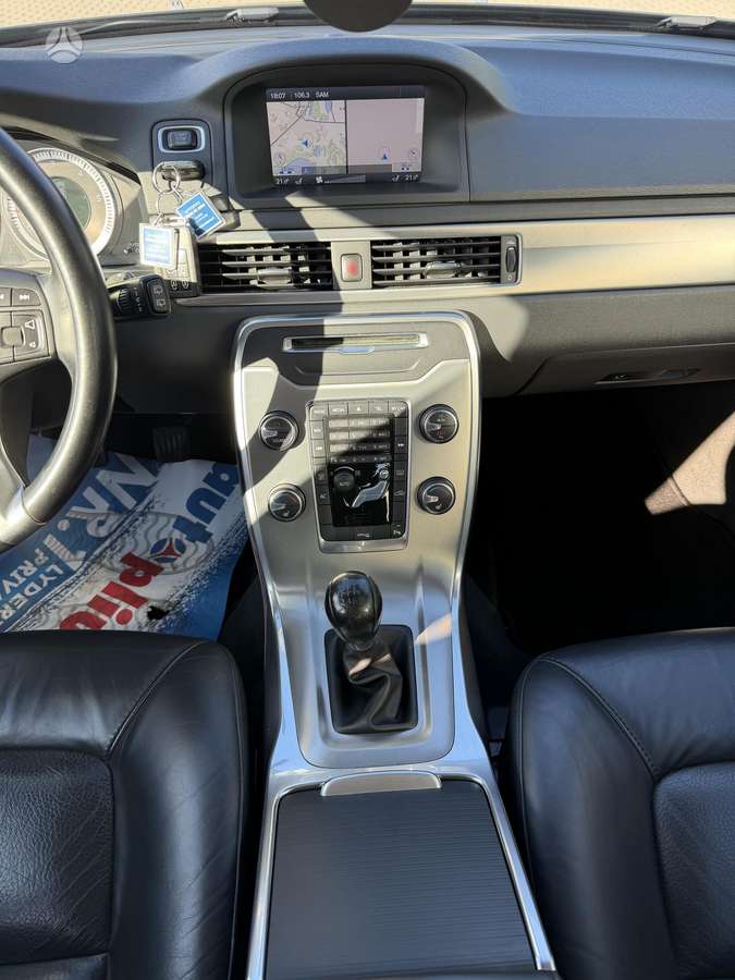 Volvo V70 2012 — photo 15