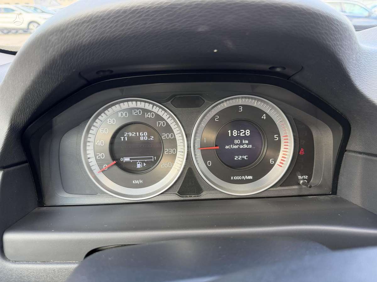 Volvo V70 2012 — photo 17