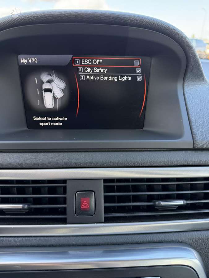 Volvo V70 2012 — photo 18