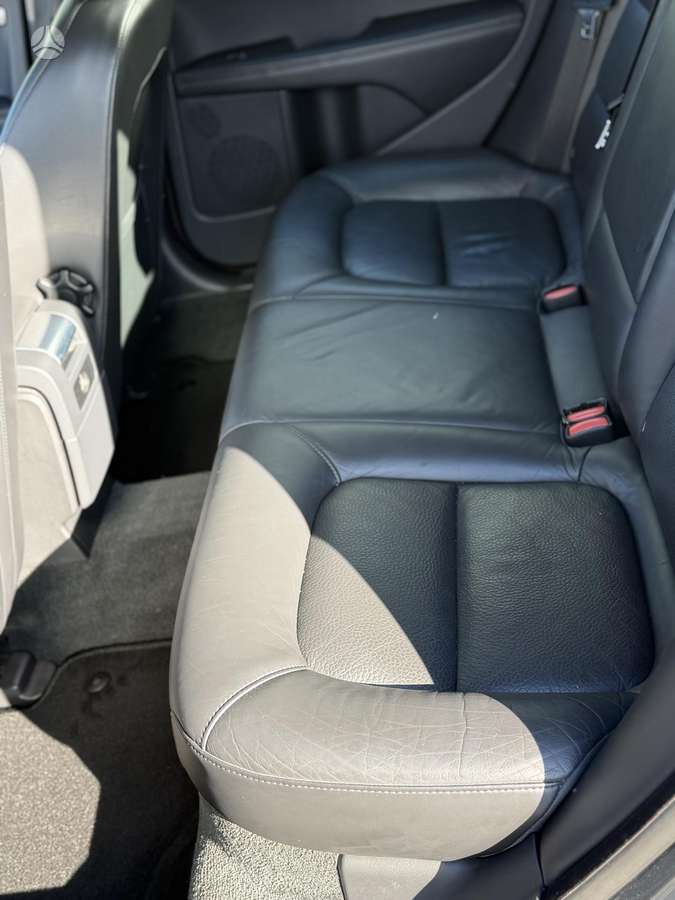 Volvo V70 2012 — photo 20