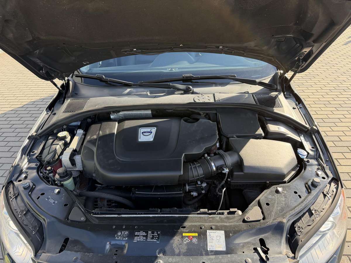 Volvo V70 2012 — photo 23