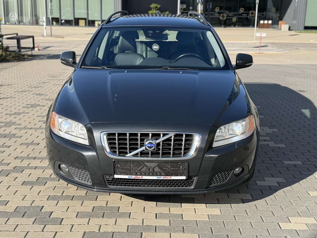 Volvo V70 2012 — interior