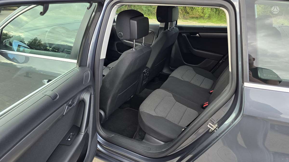 Volkswagen Passat 2011 — photo 11