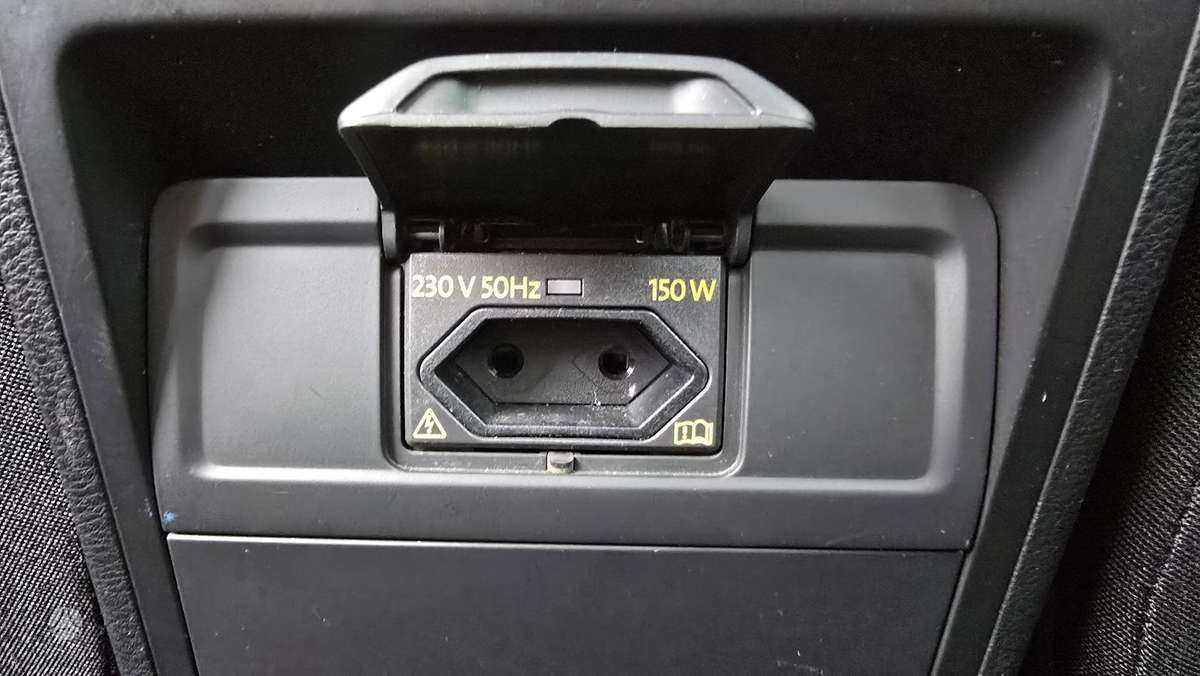Volkswagen Passat 2011 — photo 13