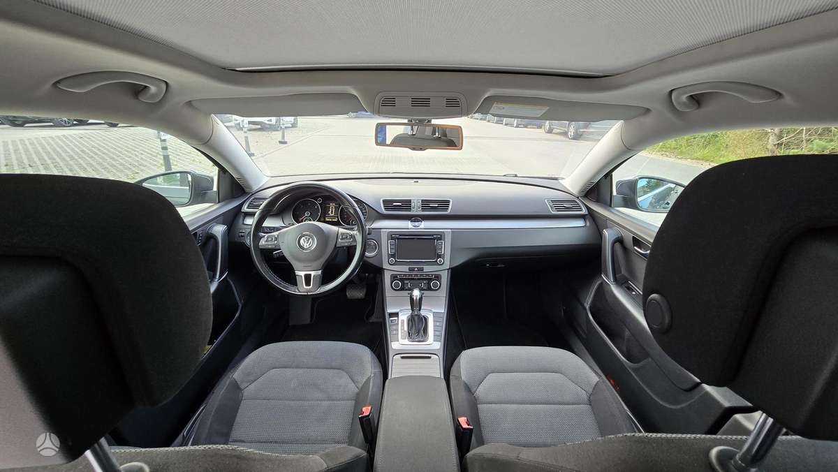 Volkswagen Passat 2011 — photo 14