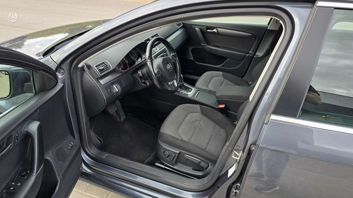 Volkswagen Passat 2011 — photo 17
