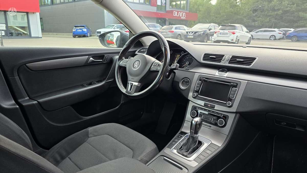 Volkswagen Passat 2011 — photo 18