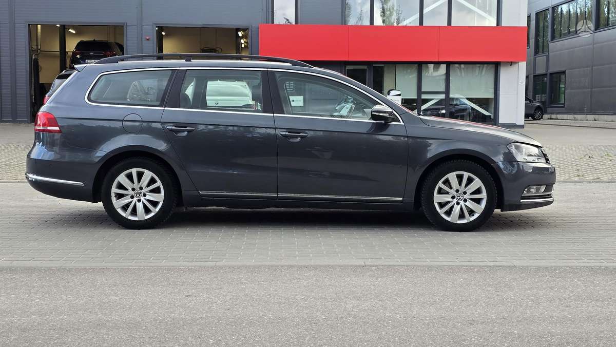 Volkswagen Passat 2011 — engine 1968 cm³, 140 HP (103kW)