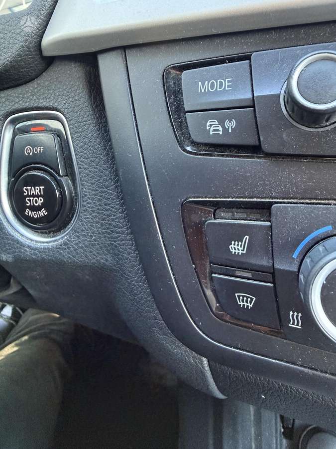 BMW 318 2013 — photo 10