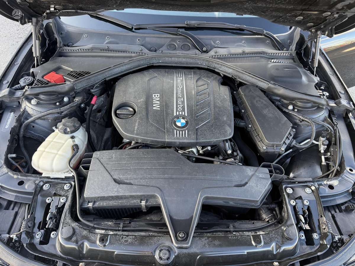 BMW 318 2013 — photo 12