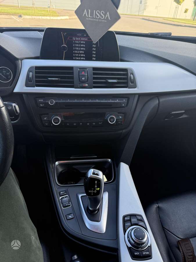BMW 318 2013 — photo 13