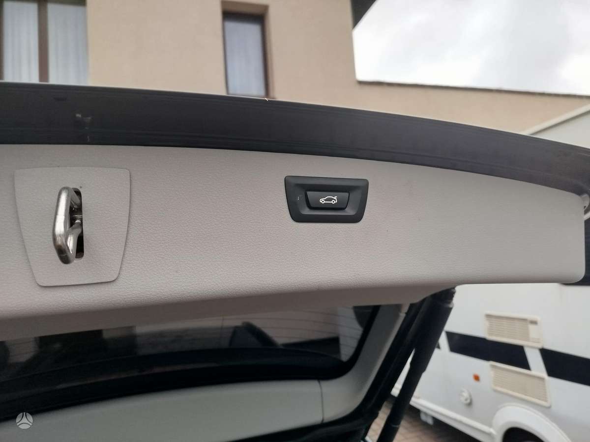 BMW 318 2013 — photo 16