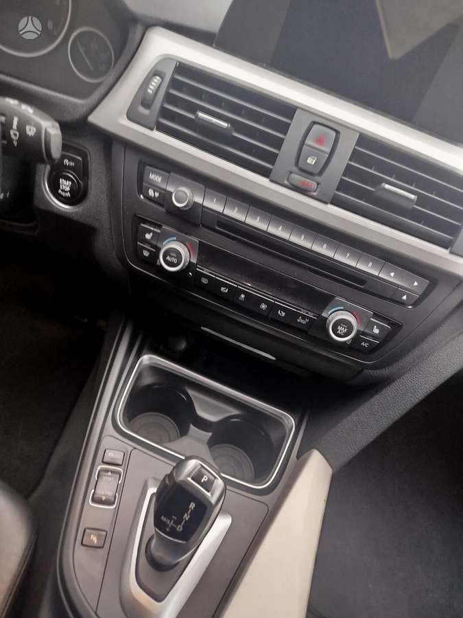 BMW 318 2013 — photo 18