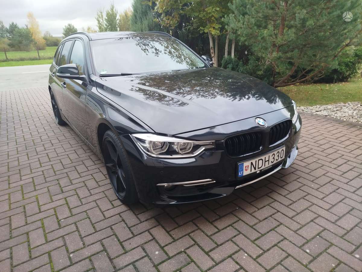 BMW 318 2013 — rear view