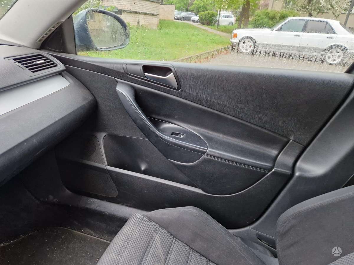 Volkswagen Passat 2009 — photo 22