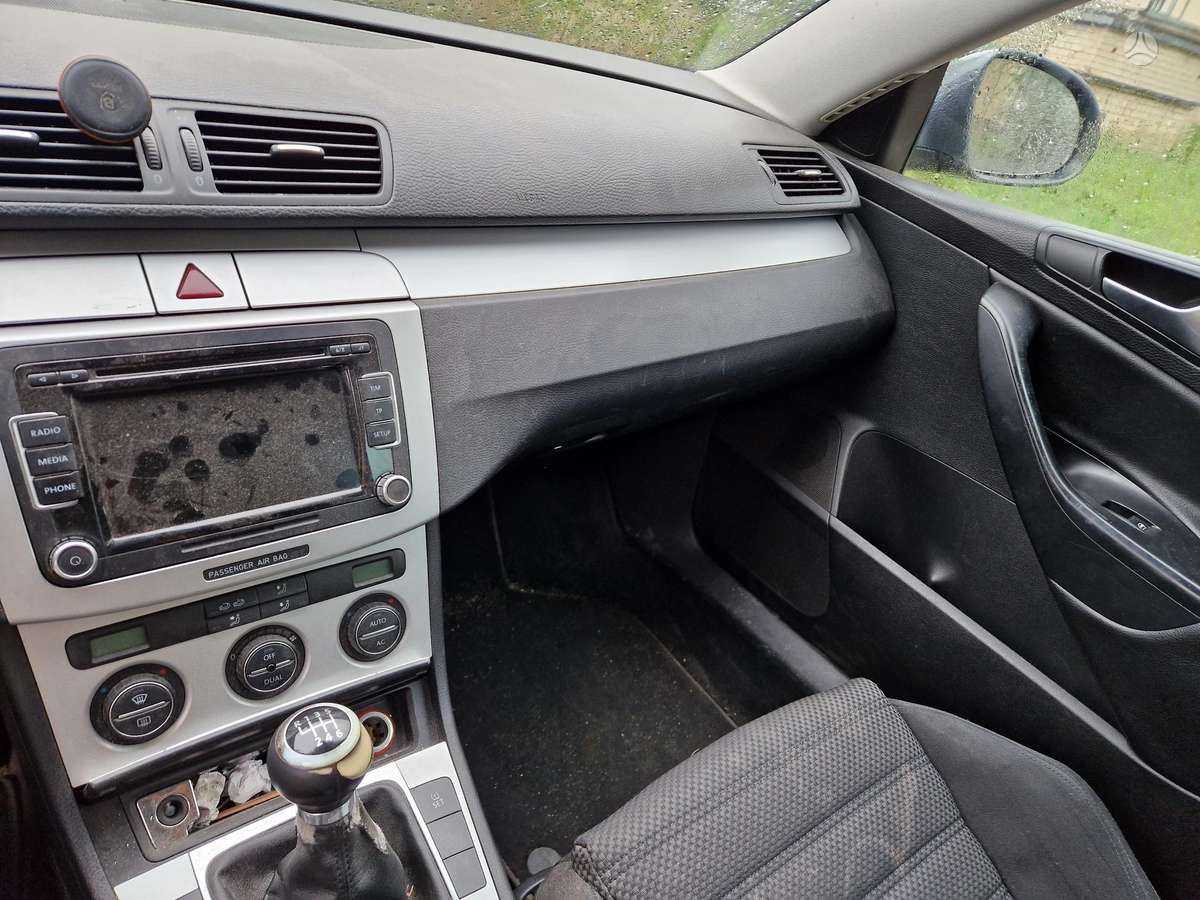 Volkswagen Passat 2009 — photo 23