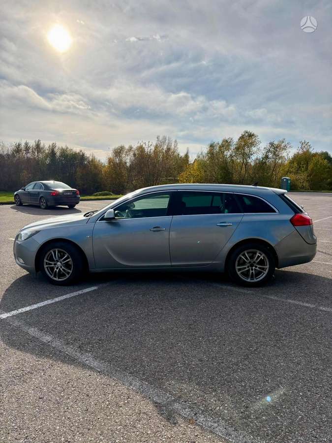 Opel Insignia 2010 — салон