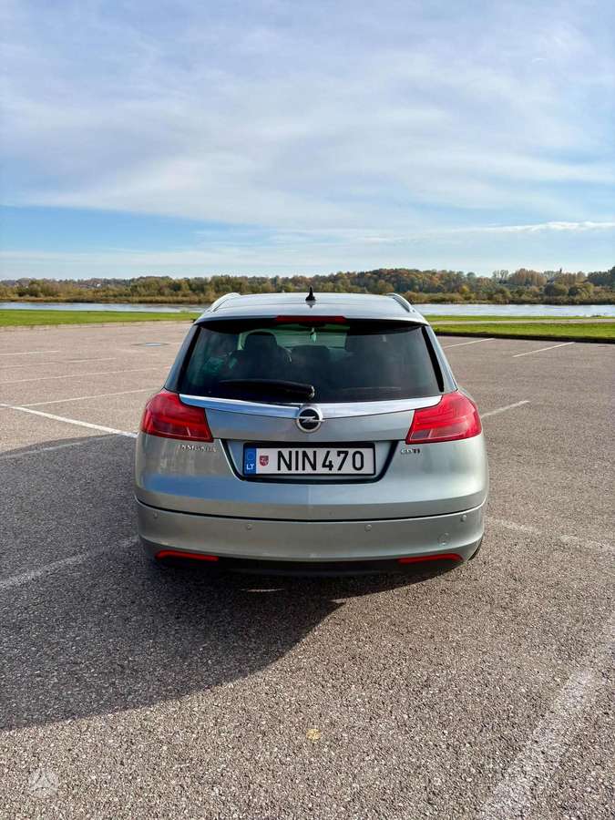 Opel Insignia 2010 — двигун 1956 cm³, 160 HP (118kW)