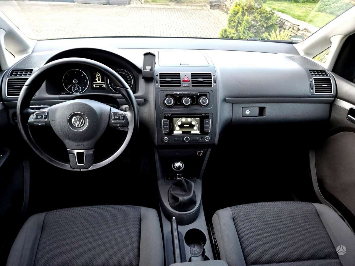 Volkswagen Touran 2015 — photo 15