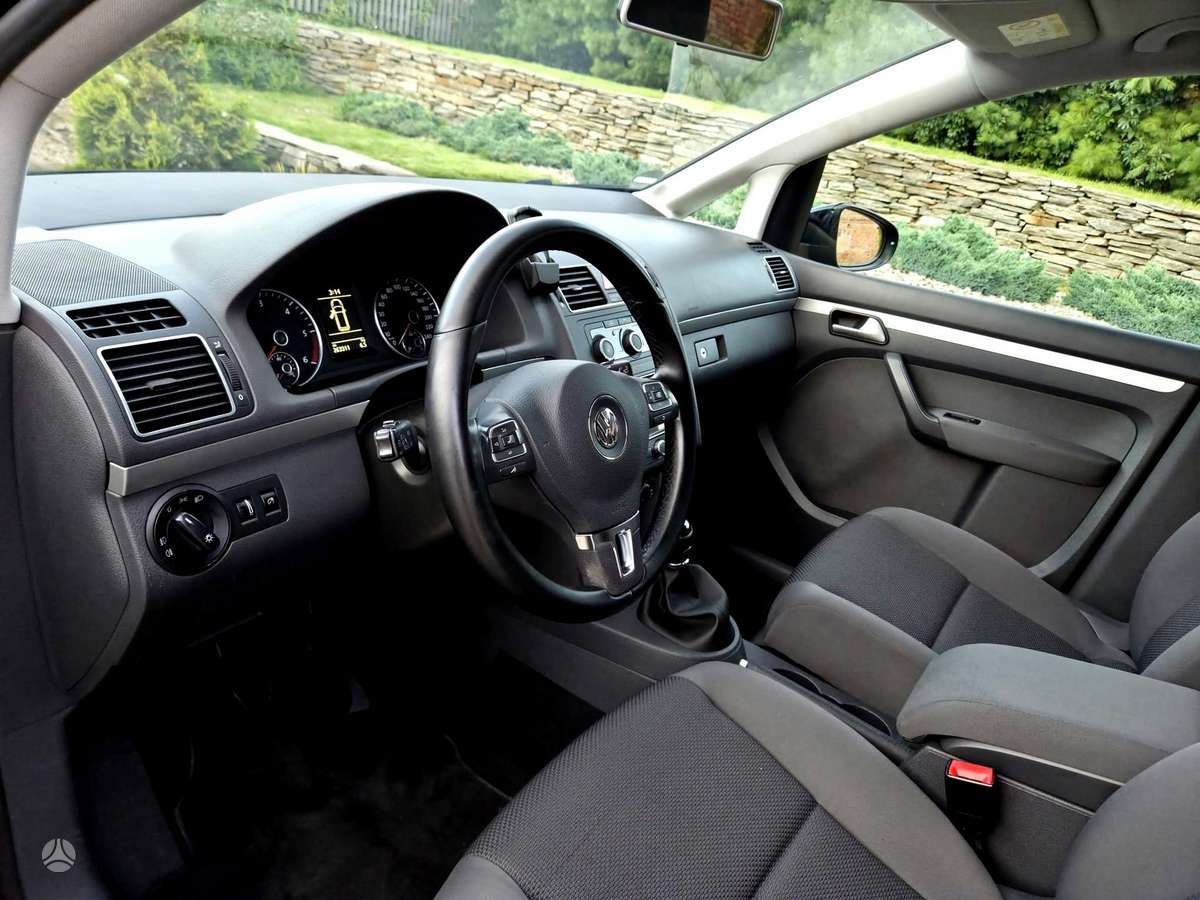 Volkswagen Touran 2015 — photo 16