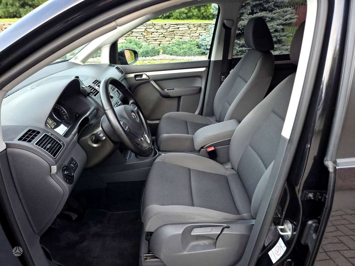 Volkswagen Touran 2015 — photo 17