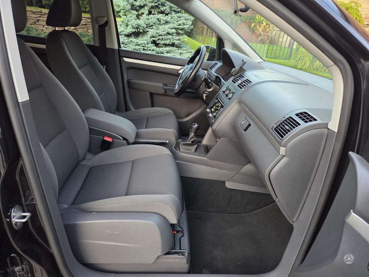 Volkswagen Touran 2015 — photo 18