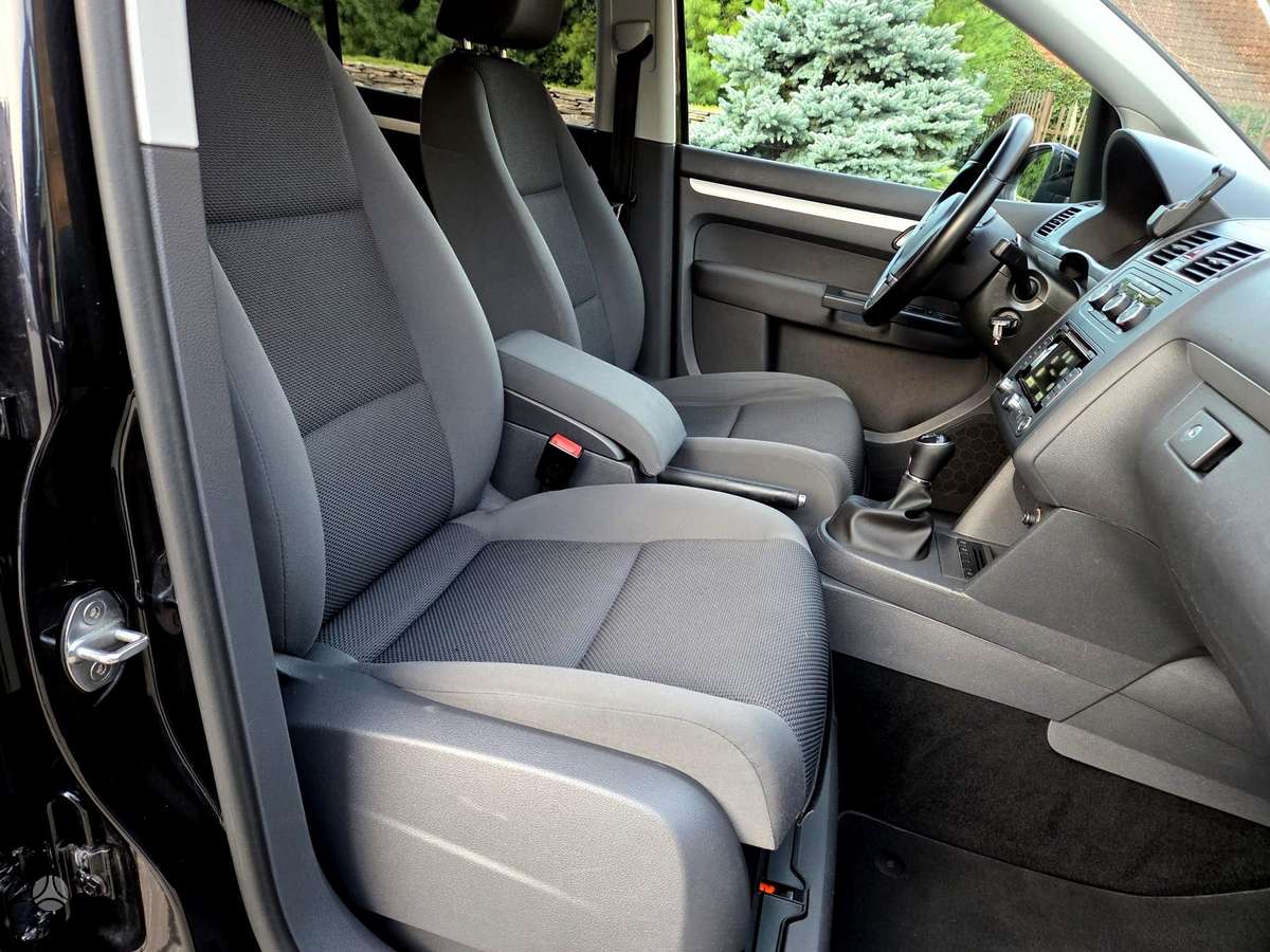 Volkswagen Touran 2015 — photo 19
