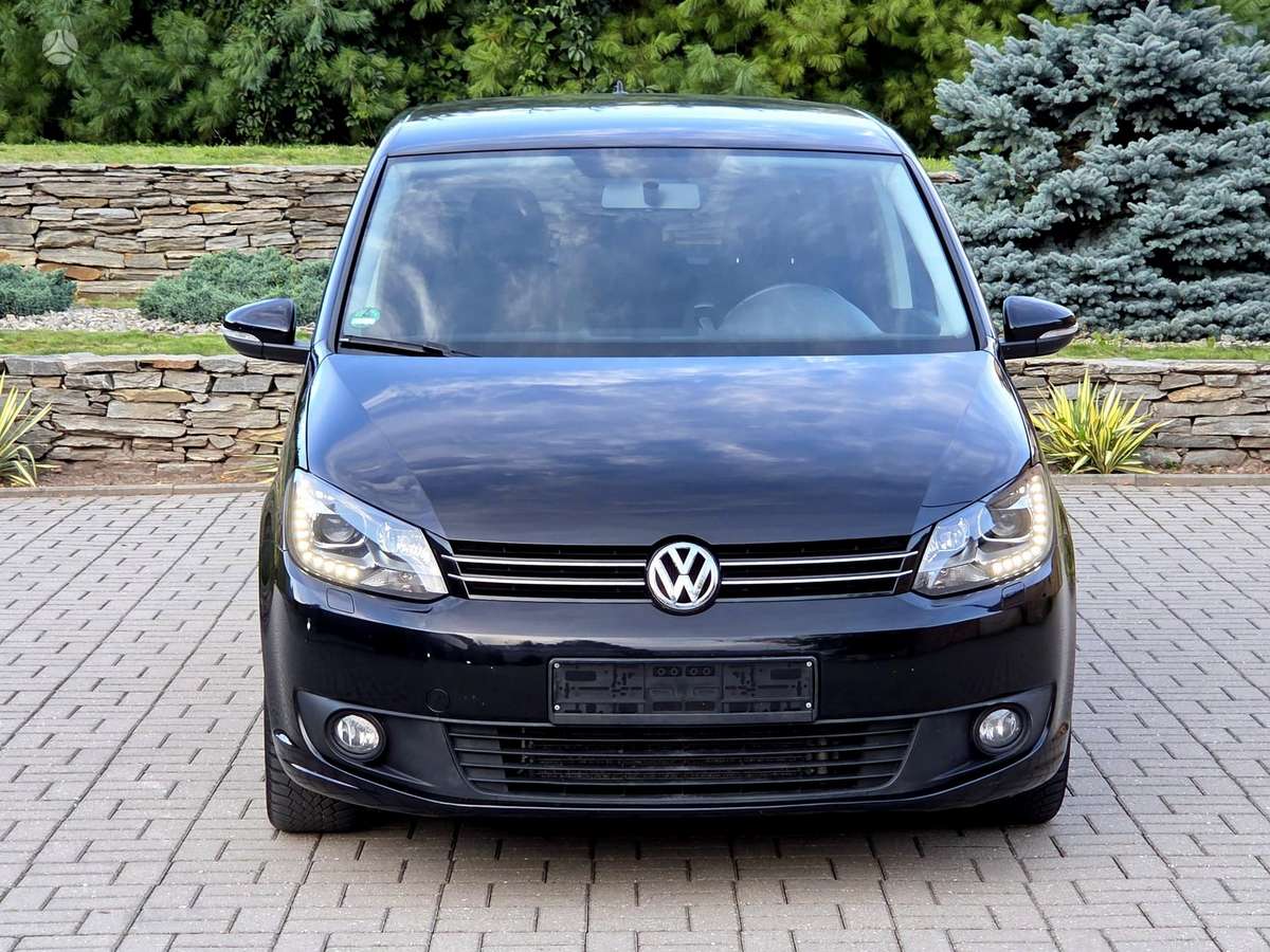 Volkswagen Touran 2015 — rear view