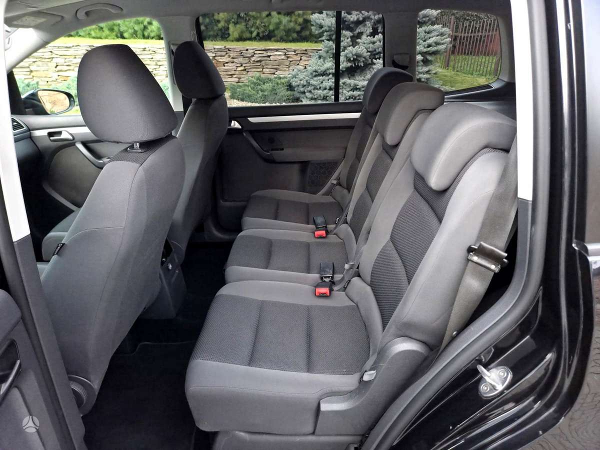 Volkswagen Touran 2015 — photo 21