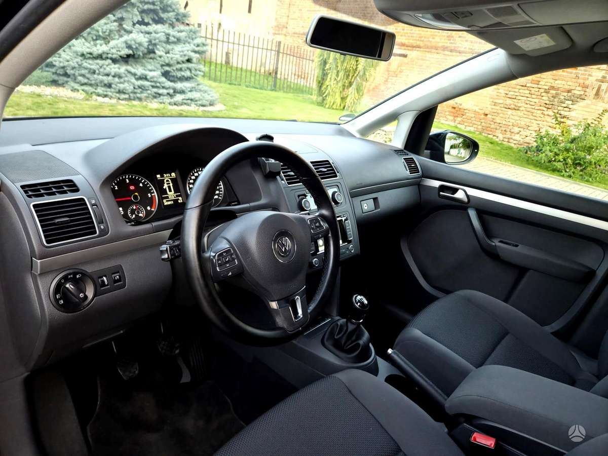 Volkswagen Touran 2015 — photo 23