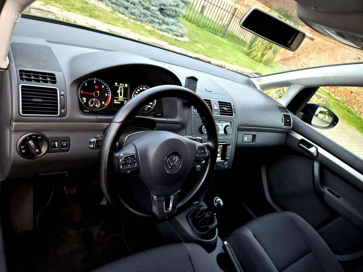 Volkswagen Touran 2015 — photo 26