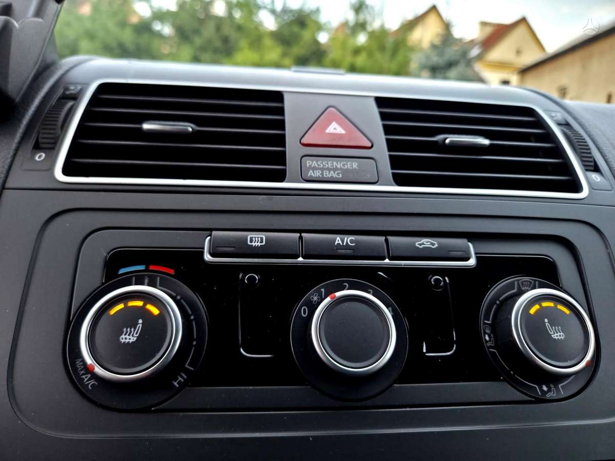 Volkswagen Touran 2015 — photo 27
